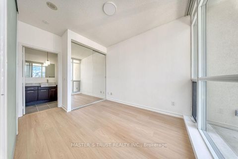 Photo 17 at 1002 - 770 Bay Street, Bay Street Corridor, Toronto