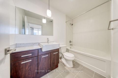 Photo 21 at 1002 - 770 Bay Street, Bay Street Corridor, Toronto