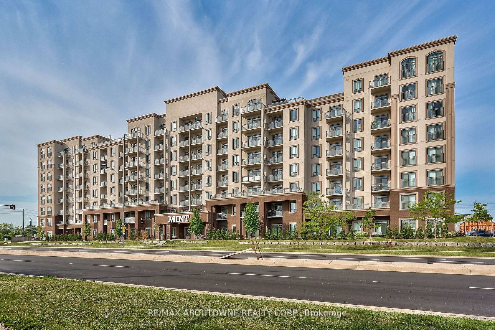 306 - 2490 Old Bronte Road, WM Westmount, Oakville 