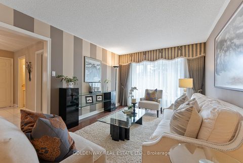 Photo 5 at 6 Loyal Blue Crescent, Devonsleigh, Richmond Hill