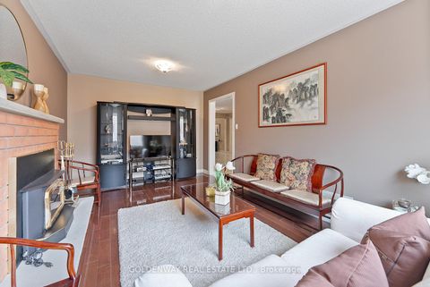 Photo 9 at 6 Loyal Blue Crescent, Devonsleigh, Richmond Hill