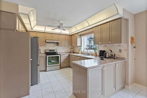 Photo 10 at 6 Loyal Blue Crescent, Devonsleigh, Richmond Hill