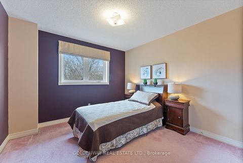 Photo 11 at 6 Loyal Blue Crescent, Devonsleigh, Richmond Hill