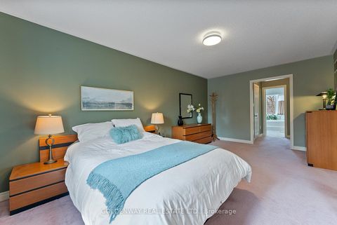 Photo 14 at 6 Loyal Blue Crescent, Devonsleigh, Richmond Hill