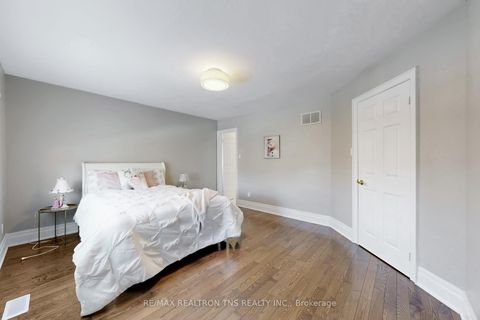 Photo 25 at 11 Delevan Court, Bayview Hill, Richmond Hill