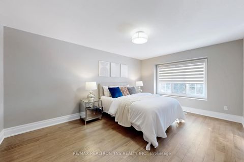 Photo 31 at 11 Delevan Court, Bayview Hill, Richmond Hill