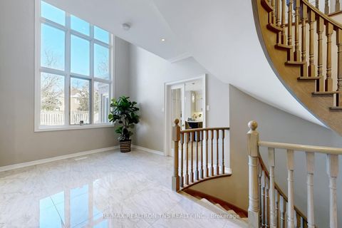 Photo 33 at 11 Delevan Court, Bayview Hill, Richmond Hill