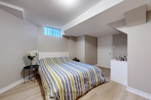 Photo 38 at 11 Delevan Court, Bayview Hill, Richmond Hill