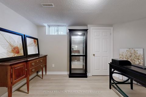 Photo 40 at 11 Delevan Court, Bayview Hill, Richmond Hill