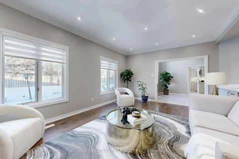 Photo 8 at 11 Delevan Court, Bayview Hill, Richmond Hill