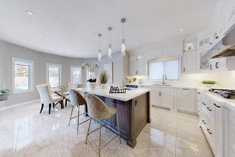 Photo 9 at 11 Delevan Court, Bayview Hill, Richmond Hill