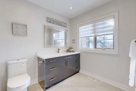 Photo 30 at 11 Delevan Court, Bayview Hill, Richmond Hill