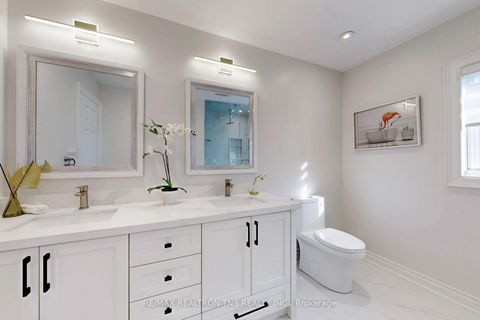 Photo 32 at 11 Delevan Court, Bayview Hill, Richmond Hill