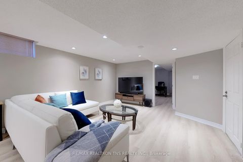 Photo 37 at 11 Delevan Court, Bayview Hill, Richmond Hill