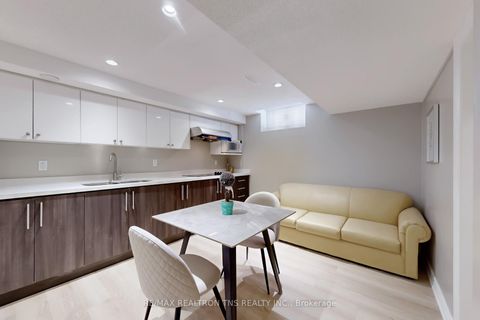 Photo 42 at 11 Delevan Court, Bayview Hill, Richmond Hill