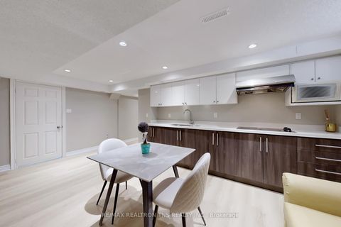 Photo 43 at 11 Delevan Court, Bayview Hill, Richmond Hill