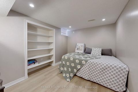 Photo 44 at 11 Delevan Court, Bayview Hill, Richmond Hill