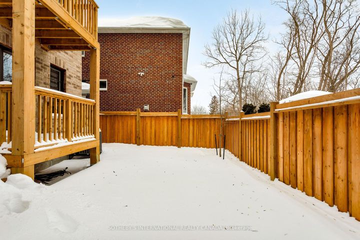 Photo 11 at 197 Wyndham Street, Streetsville, Mississauga