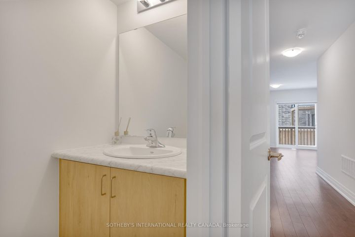 Photo 13 at 197 Wyndham Street, Streetsville, Mississauga