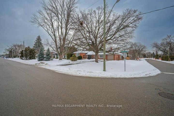 Photo 1 at 345 Sandlewood Road, WO West, Oakville