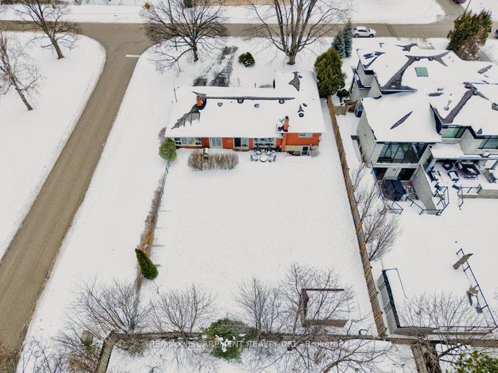 Photo 2 at 345 Sandlewood Road, WO West, Oakville