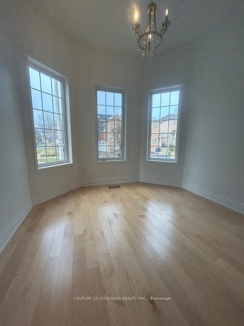 Photo 2 at 1 Seton Park Road, Flemingdon Park, Toronto