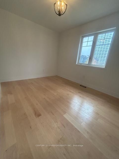 Photo 18 at 1 Seton Park Road, Flemingdon Park, Toronto