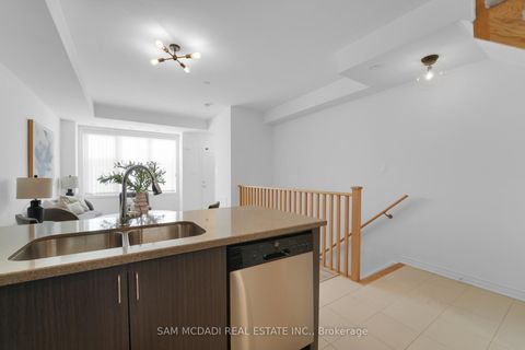 Photo 7 at 14 - 1150 Stroud Lane, Clarkson, Mississauga