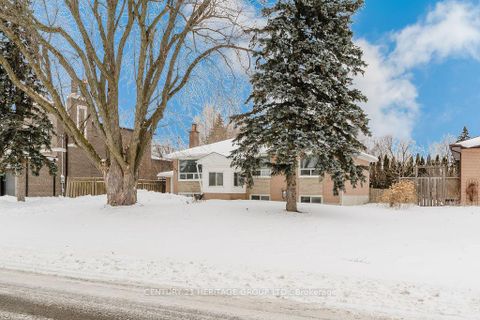 Photo 1 at 142 Kingslynn Drive, King City, King