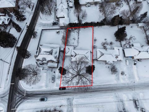 Photo 2 at 142 Kingslynn Drive, King City, King