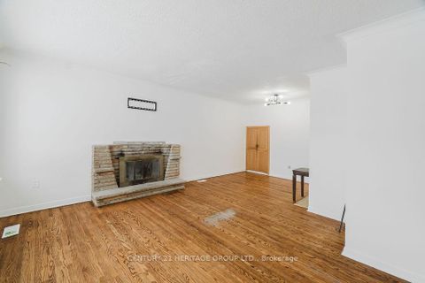 Photo 4 at 142 Kingslynn Drive, King City, King