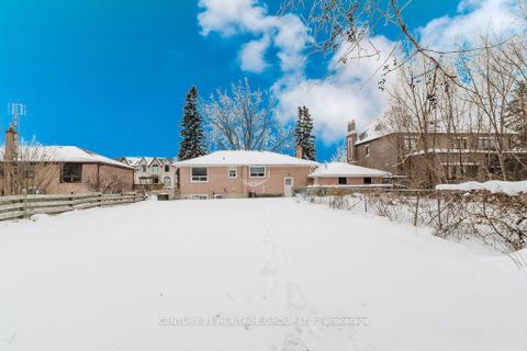 Photo 8 at 142 Kingslynn Drive, King City, King