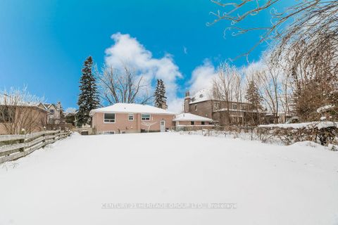 Photo 9 at 142 Kingslynn Drive, King City, King