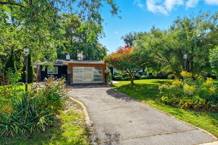 Photo 3 at 230 South Service Road, Mineola, Mississauga