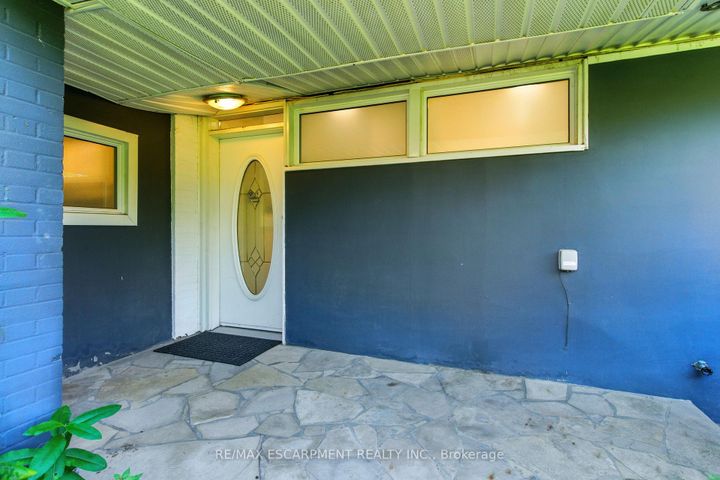 Photo 4 at 230 South Service Road, Mineola, Mississauga