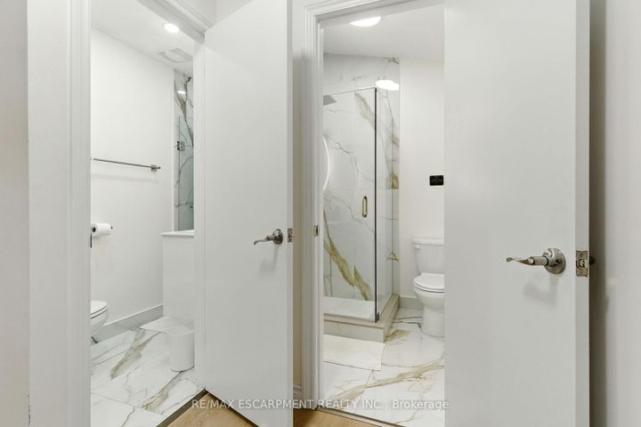 Photo 6 at 230 South Service Road, Mineola, Mississauga