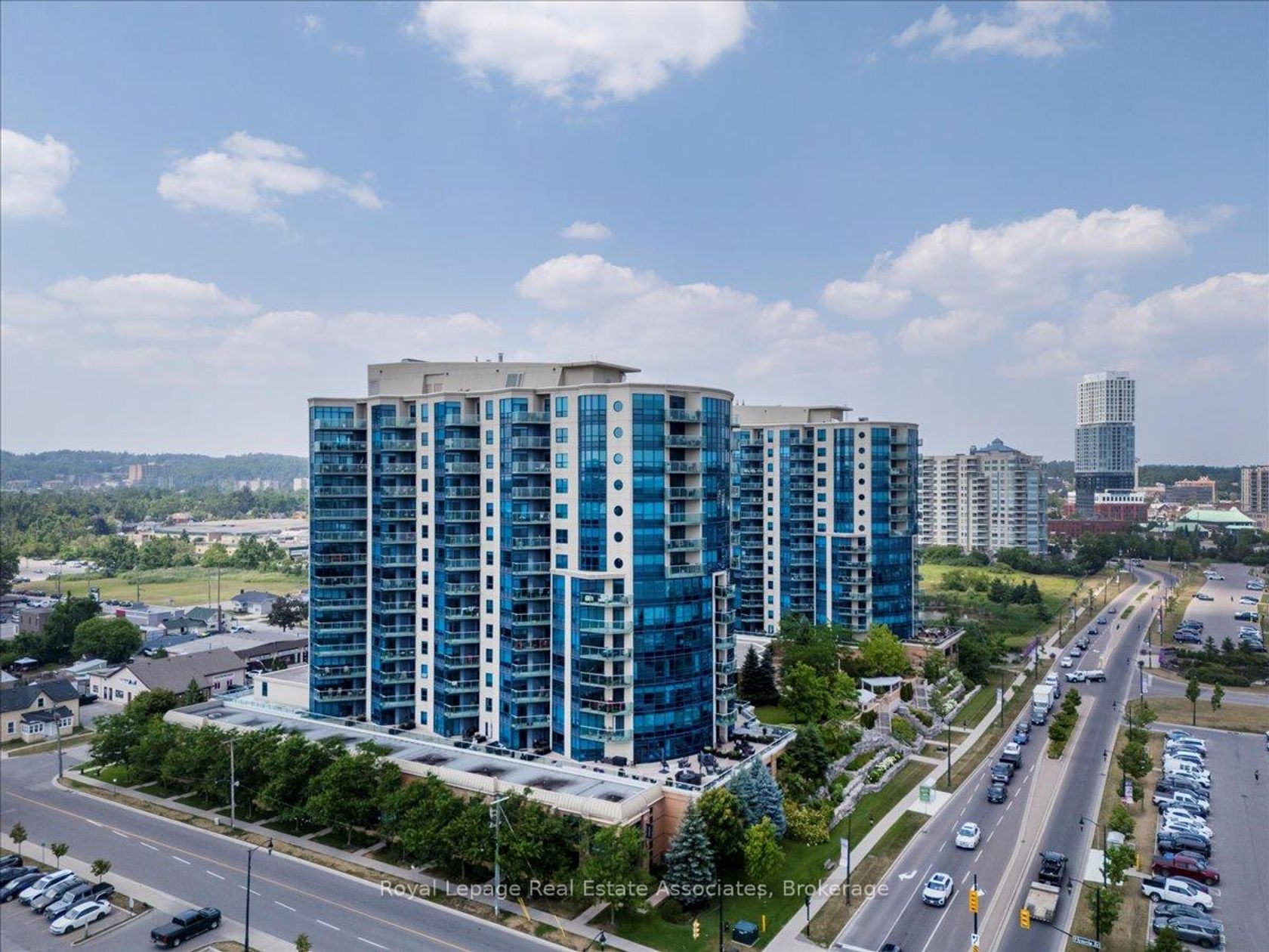 811 - 37 Ellen Street, City Centre, Barrie photo number 2