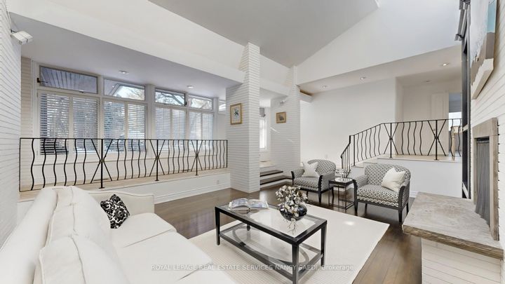 Photo 2 at 62 Wimpole Drive, Windfields, Toronto