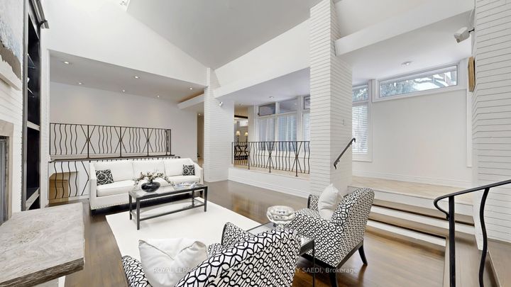 Photo 5 at 62 Wimpole Drive, Windfields, Toronto