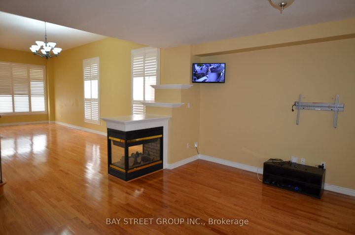 Photo 7 at 6 Everingham Circle, Wellington, Brampton