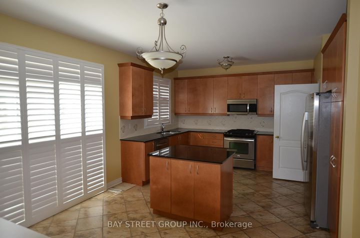 Photo 9 at 6 Everingham Circle, Wellington, Brampton