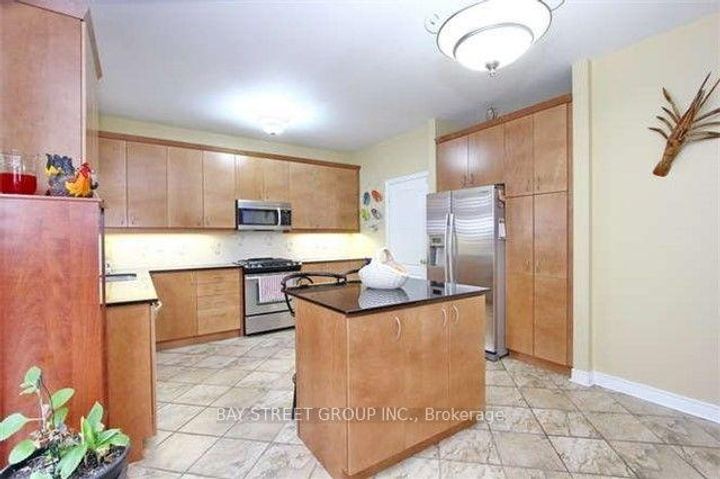 Photo 10 at 6 Everingham Circle, Wellington, Brampton