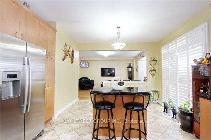 Photo 11 at 6 Everingham Circle, Wellington, Brampton