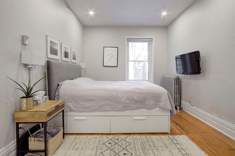 Photo 12 at 232 Pearson Avenue, Swansea, Toronto