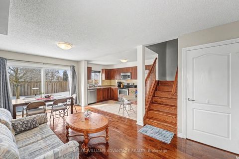 Photo 8 at 25 - 25 Southwoods Crescent, Holly, Barrie