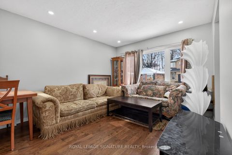Photo 4 at 39 Rhydwen Avenue, Cliffside, Toronto
