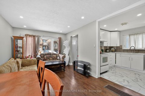 Photo 7 at 39 Rhydwen Avenue, Cliffside, Toronto