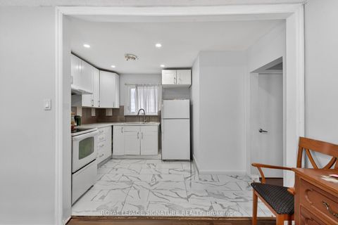 Photo 10 at 39 Rhydwen Avenue, Cliffside, Toronto