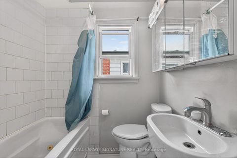 Photo 13 at 39 Rhydwen Avenue, Cliffside, Toronto