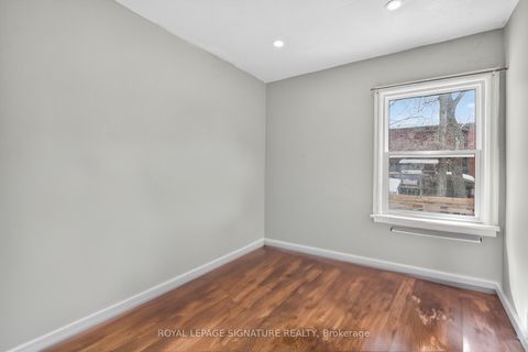 Photo 14 at 39 Rhydwen Avenue, Cliffside, Toronto